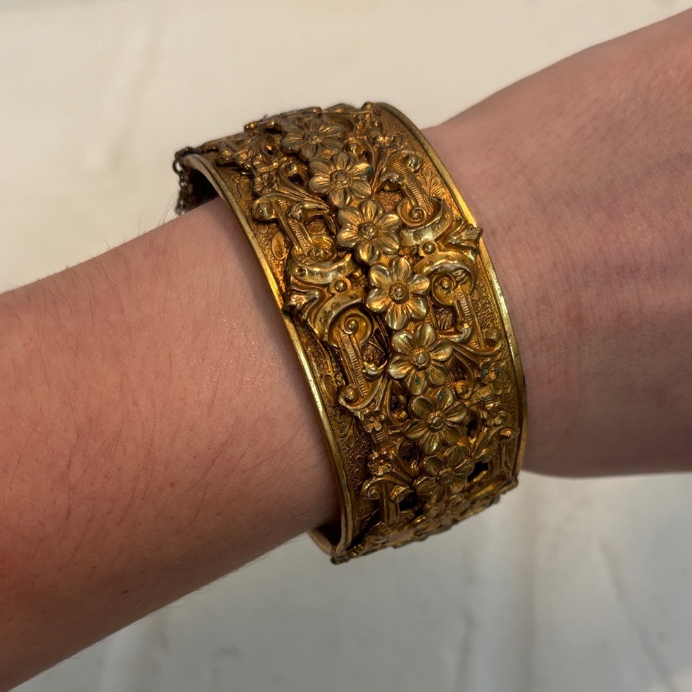 Vintage Gold Floral Bracelet